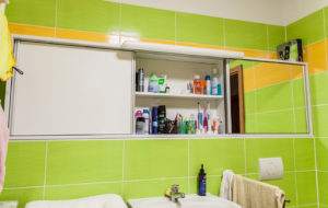 Koupelnová skříňka se zrcadlem